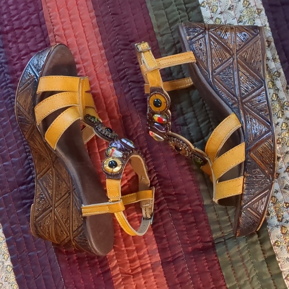DORKING* genuine leather jewelled strappy buckled sandals, mustard size 37 - Picture 5 of 15